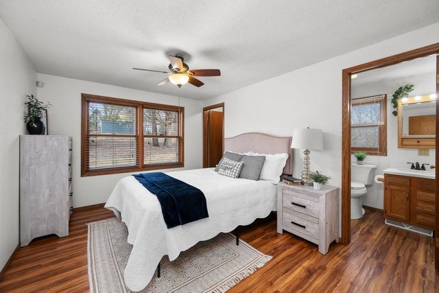 607 Reynolds Street, Le Claire, IA 52753