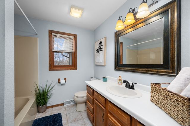 607 Reynolds Street, Le Claire, IA 52753