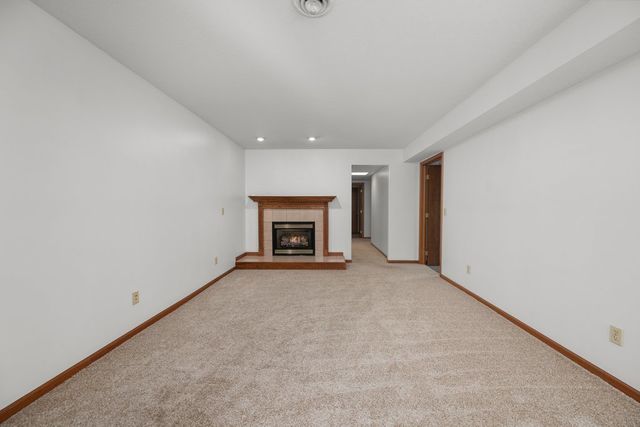 607 Reynolds Street, Le Claire, IA 52753