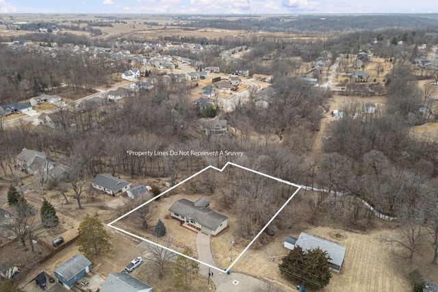 607 Reynolds Street, Le Claire, IA 52753