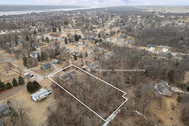 607 Reynolds Street, Le Claire, IA 52753