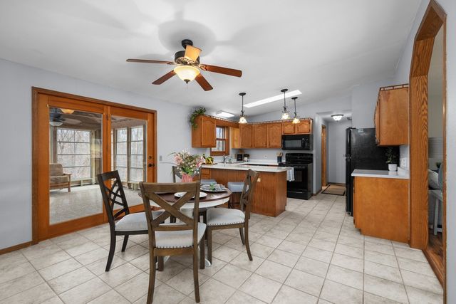 607 Reynolds Street, Le Claire, IA 52753