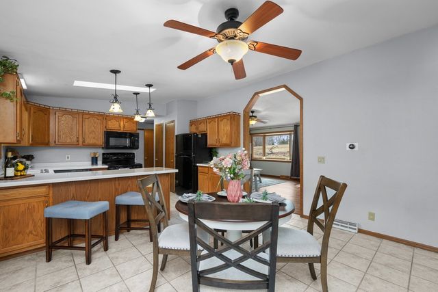 607 Reynolds Street, Le Claire, IA 52753