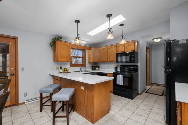 607 Reynolds Street, Le Claire, IA 52753