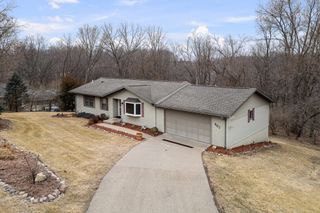607 Reynolds Street, Le Claire, IA 52753
