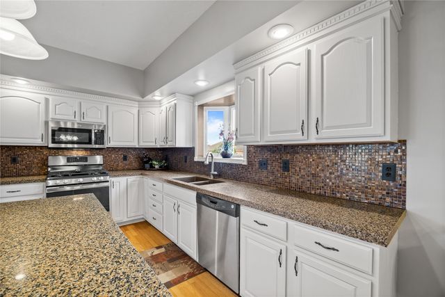 2302 NE Bel Aire Drive, Ankeny, IA 50021