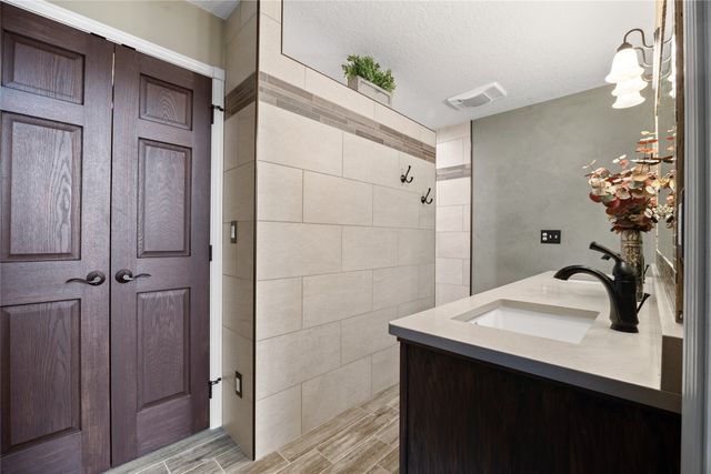 2302 NE Bel Aire Drive, Ankeny, IA 50021