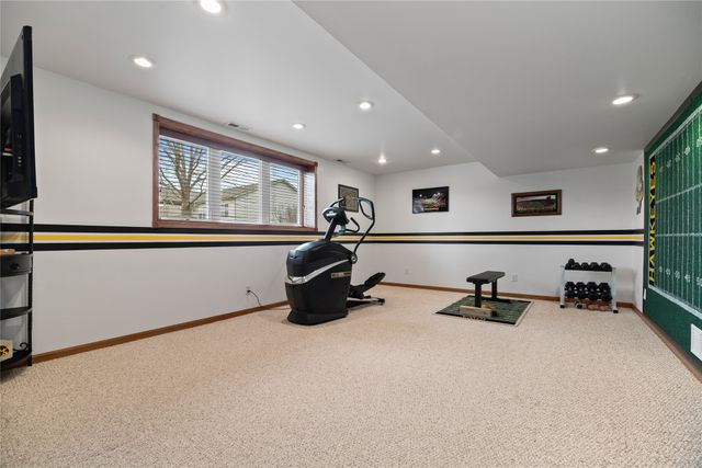 2302 NE Bel Aire Drive, Ankeny, IA 50021