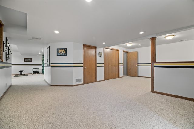 2302 NE Bel Aire Drive, Ankeny, IA 50021