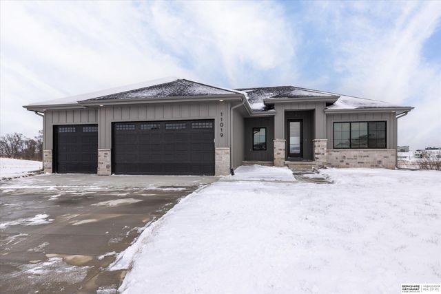 19017 Acorn Drive, Gretna, NE 68028