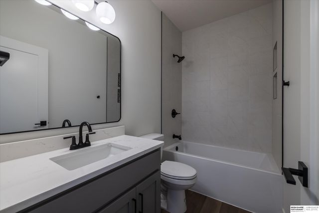 19017 Acorn Drive, Gretna, NE 68028