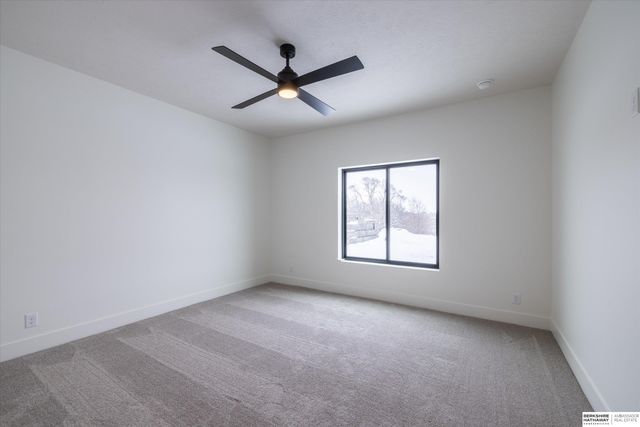 19017 Acorn Drive, Gretna, NE 68028