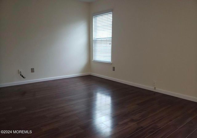 180 Tulip Lane, Freehold, NJ 07728