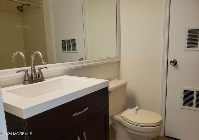 180 Tulip Lane, Freehold, NJ 07728