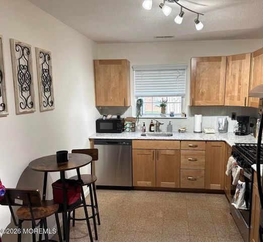 180 Tulip Lane, Freehold, NJ 07728