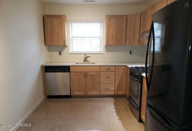 180 Tulip Lane, Freehold, NJ 07728