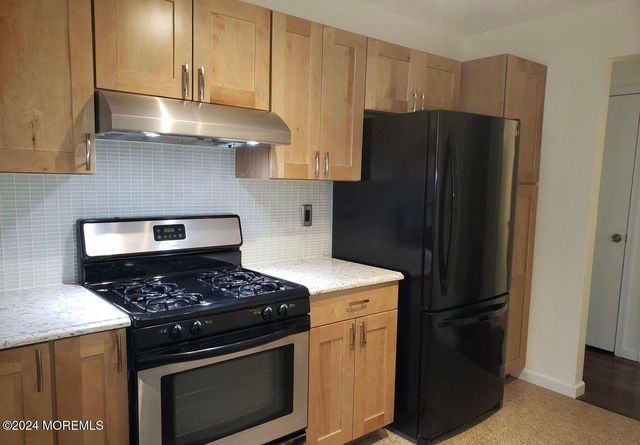 180 Tulip Lane, Freehold, NJ 07728