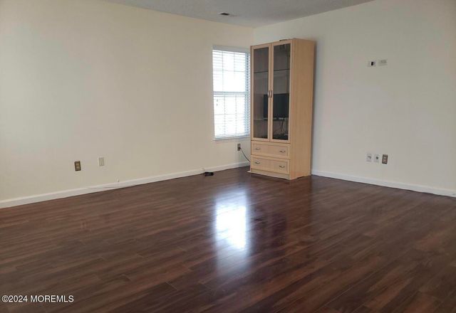 180 Tulip Lane, Freehold, NJ 07728