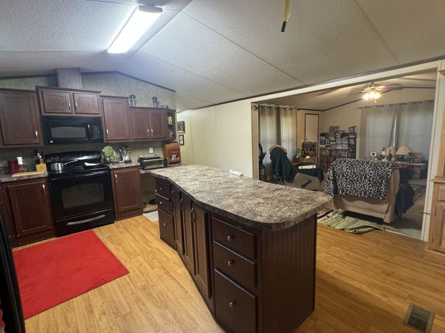 400 Avenue D, Point, TX 75472