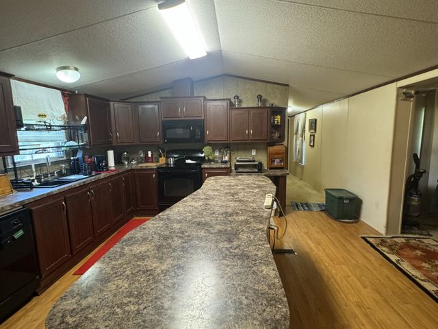 400 Avenue D, Point, TX 75472