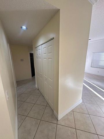 1572 Banyan Way, Weston, FL 33327