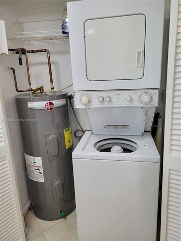 1821 NE 40th Ct 302, Pompano Beach, FL 33064