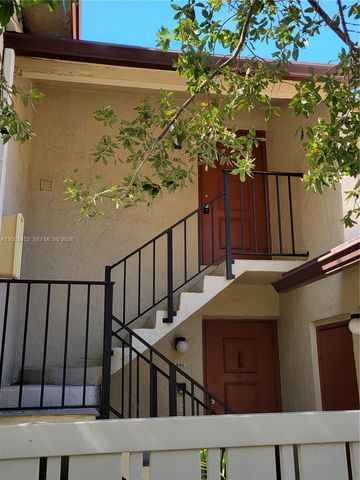 1821 NE 40th Ct 302, Pompano Beach, FL 33064