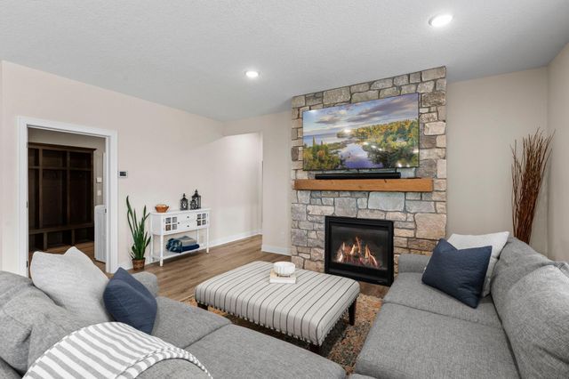5190 Sundial Lane, Woodbury, MN 55129