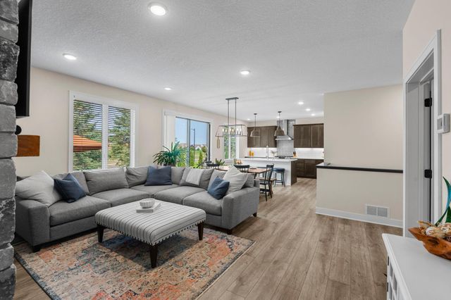 5190 Sundial Lane, Woodbury, MN 55129