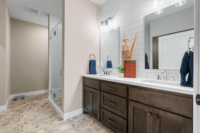 5190 Sundial Lane, Woodbury, MN 55129