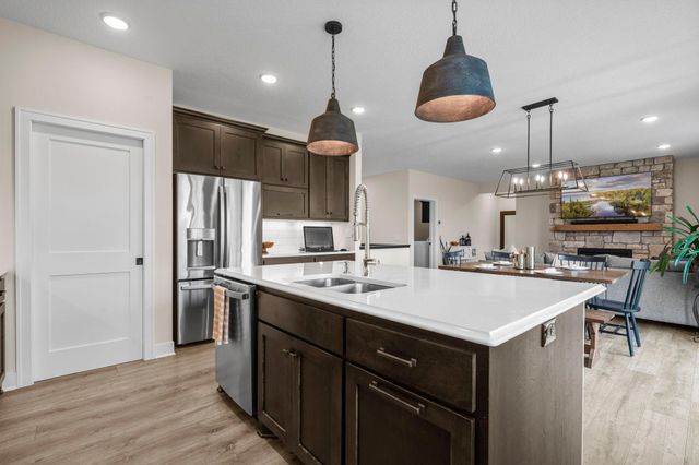 5190 Sundial Lane, Woodbury, MN 55129