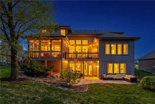 1104 Lakecrest Circle, Raymore, MO 64083