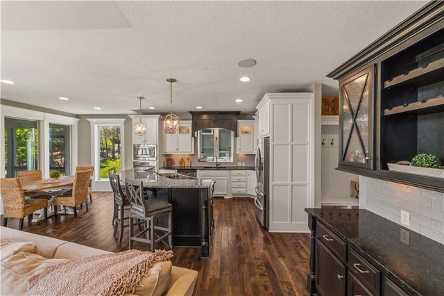1104 Lakecrest Circle, Raymore, MO 64083