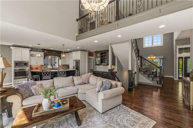 1104 Lakecrest Circle, Raymore, MO 64083