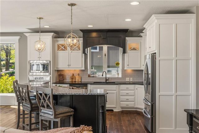 1104 Lakecrest Circle, Raymore, MO 64083