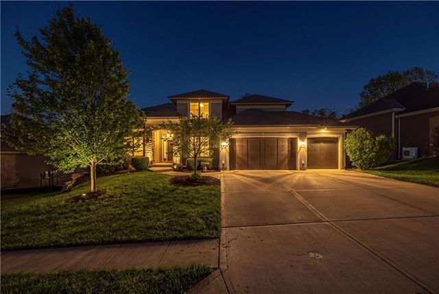 1104 Lakecrest Circle, Raymore, MO 64083