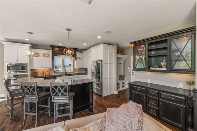 1104 Lakecrest Circle, Raymore, MO 64083