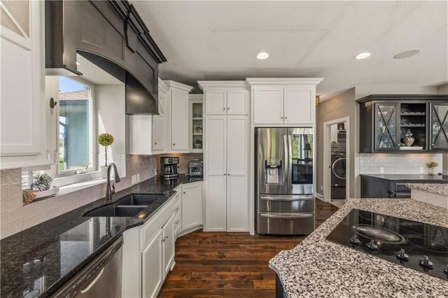 1104 Lakecrest Circle, Raymore, MO 64083