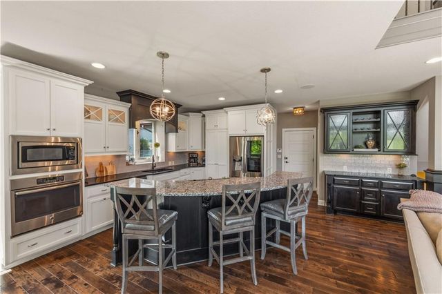 1104 Lakecrest Circle, Raymore, MO 64083