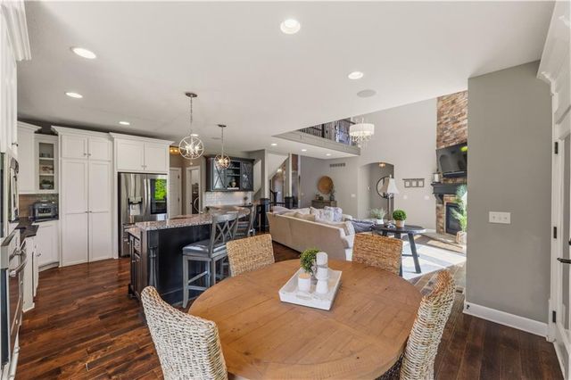 1104 Lakecrest Circle, Raymore, MO 64083