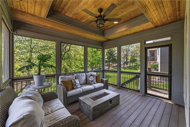 1104 Lakecrest Circle, Raymore, MO 64083