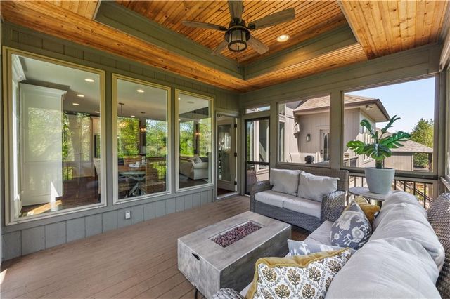 1104 Lakecrest Circle, Raymore, MO 64083