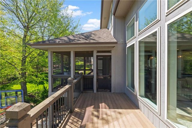 1104 Lakecrest Circle, Raymore, MO 64083