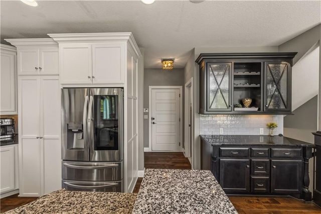 1104 Lakecrest Circle, Raymore, MO 64083