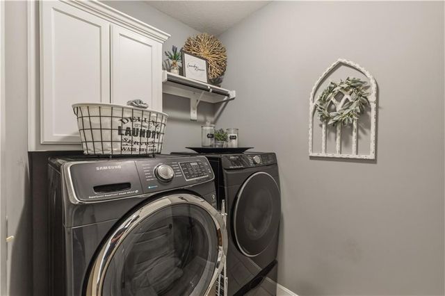 1104 Lakecrest Circle, Raymore, MO 64083