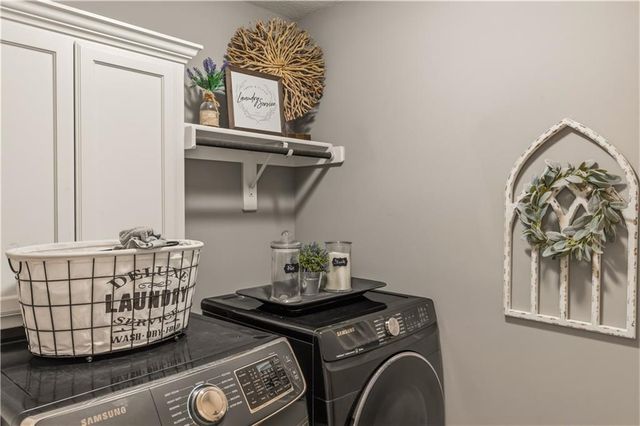 1104 Lakecrest Circle, Raymore, MO 64083