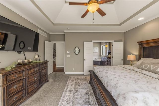 1104 Lakecrest Circle, Raymore, MO 64083