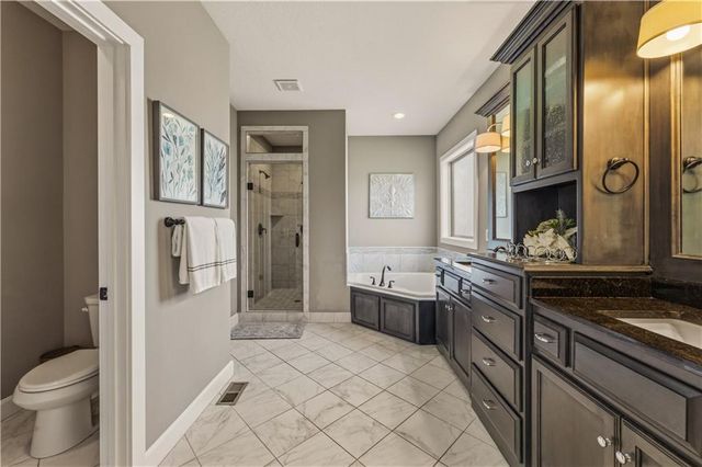 1104 Lakecrest Circle, Raymore, MO 64083