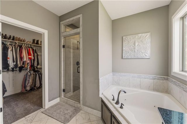 1104 Lakecrest Circle, Raymore, MO 64083