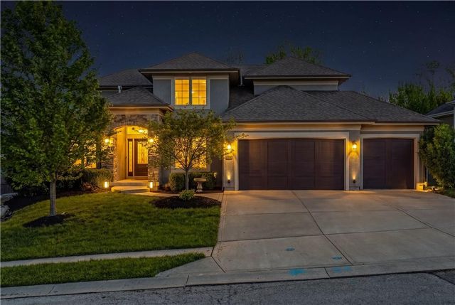 1104 Lakecrest Circle, Raymore, MO 64083